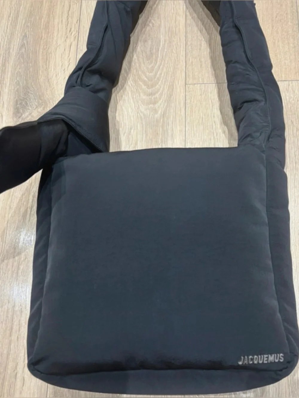 Jacquemus Black Padded Shoulder Bag le cuscinu messenger tote sleek rare soldout